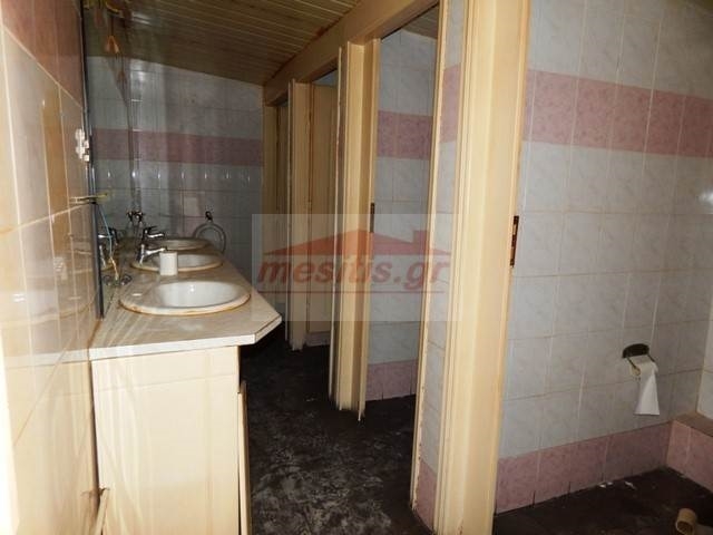 (Аренда) Коммерческие площади Магазин || Пиреи/Кератсини - 285 кв.м, 2.500€ 